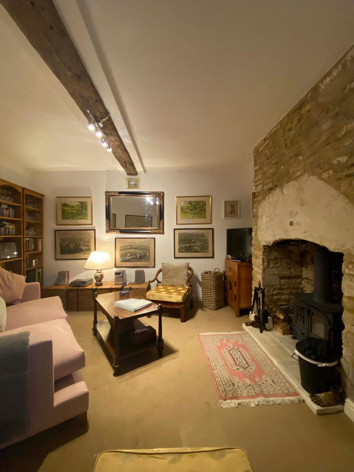 Market Place Cottage, Tetbury, Cotswolds Grade II Central Location エクステリア 写真